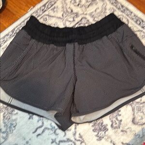Lululemon Women's Black and White Shorts